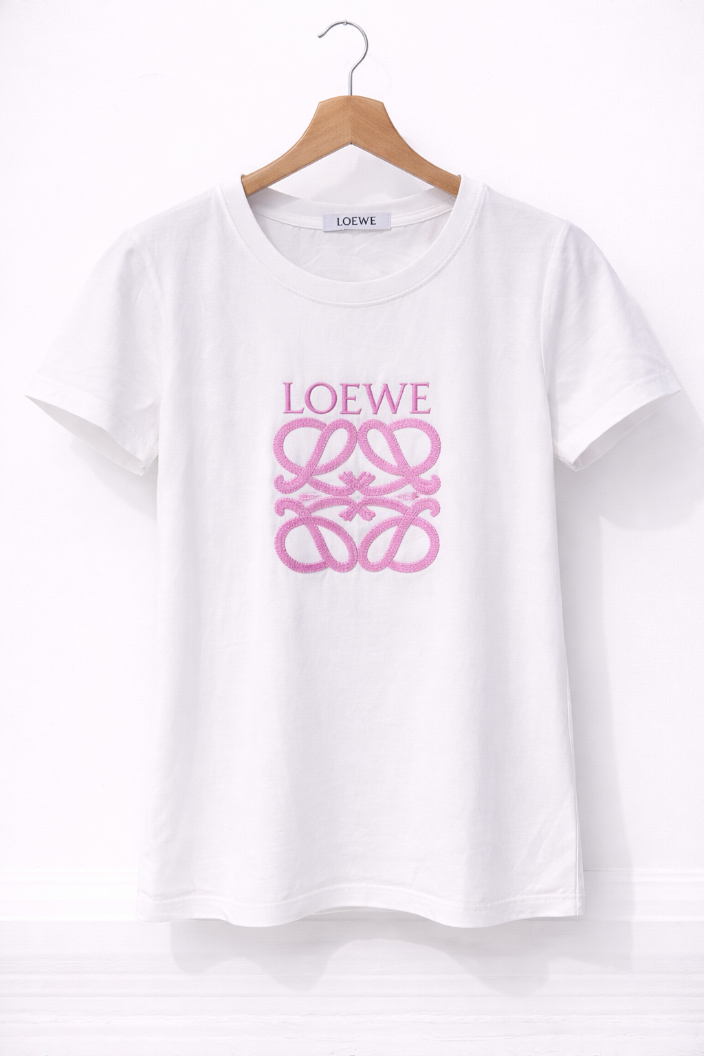 Camiseta Loewe blanca tipo basica