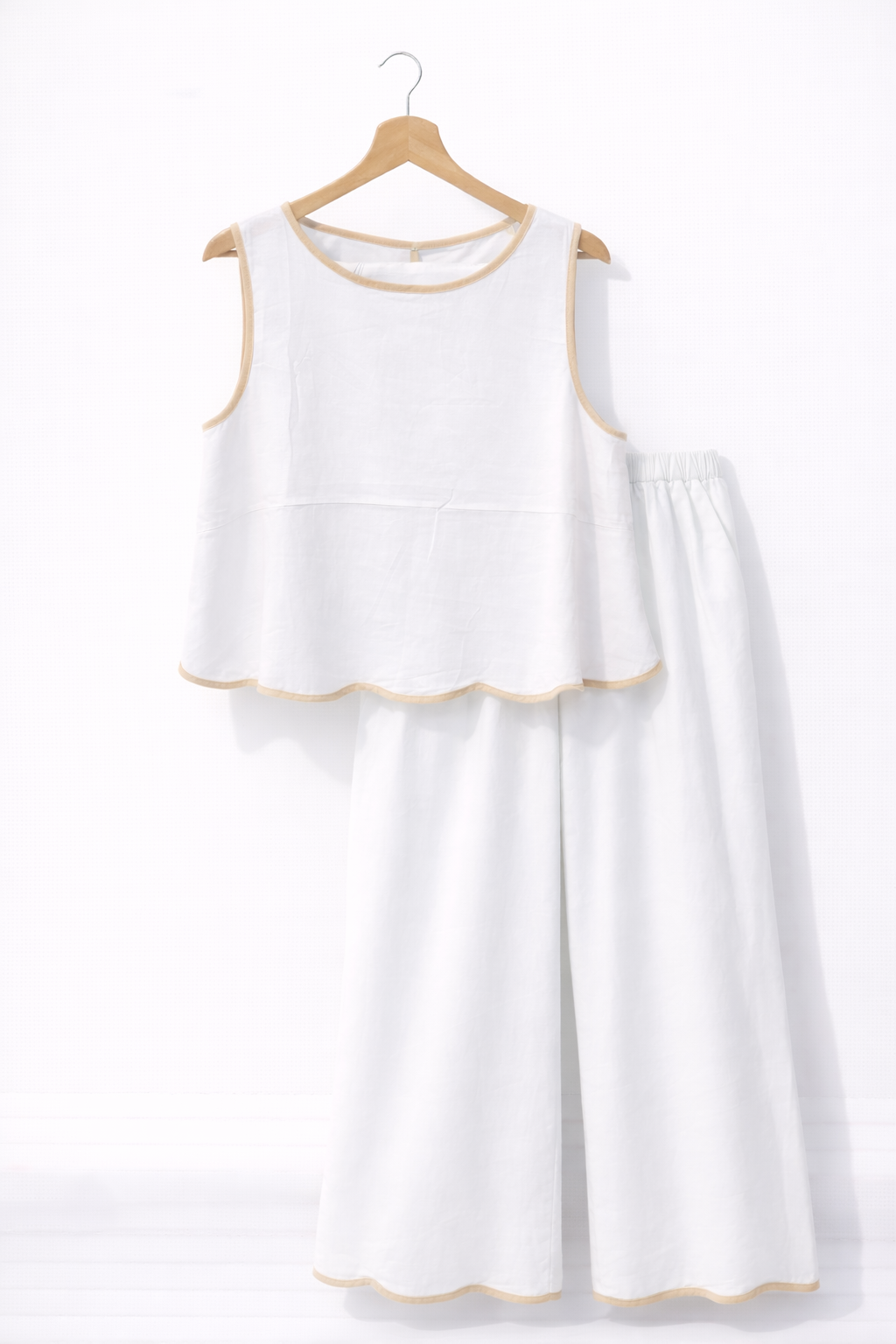 Conjunto Blanco bordeado de dorado